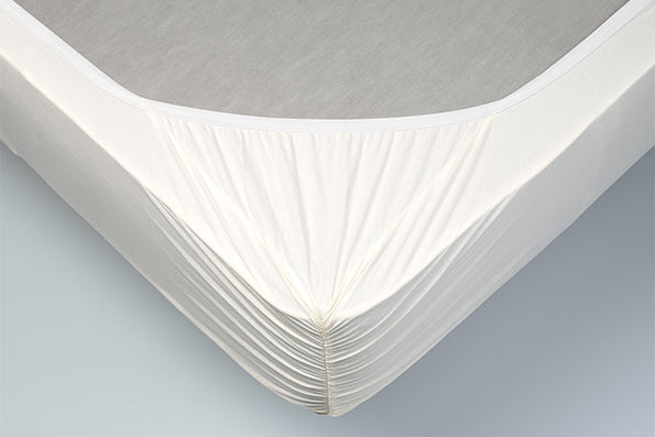 Image of the bottom corner of a mattress showcasing the Precision-Fit® corners on the Signature Mattress Protector 