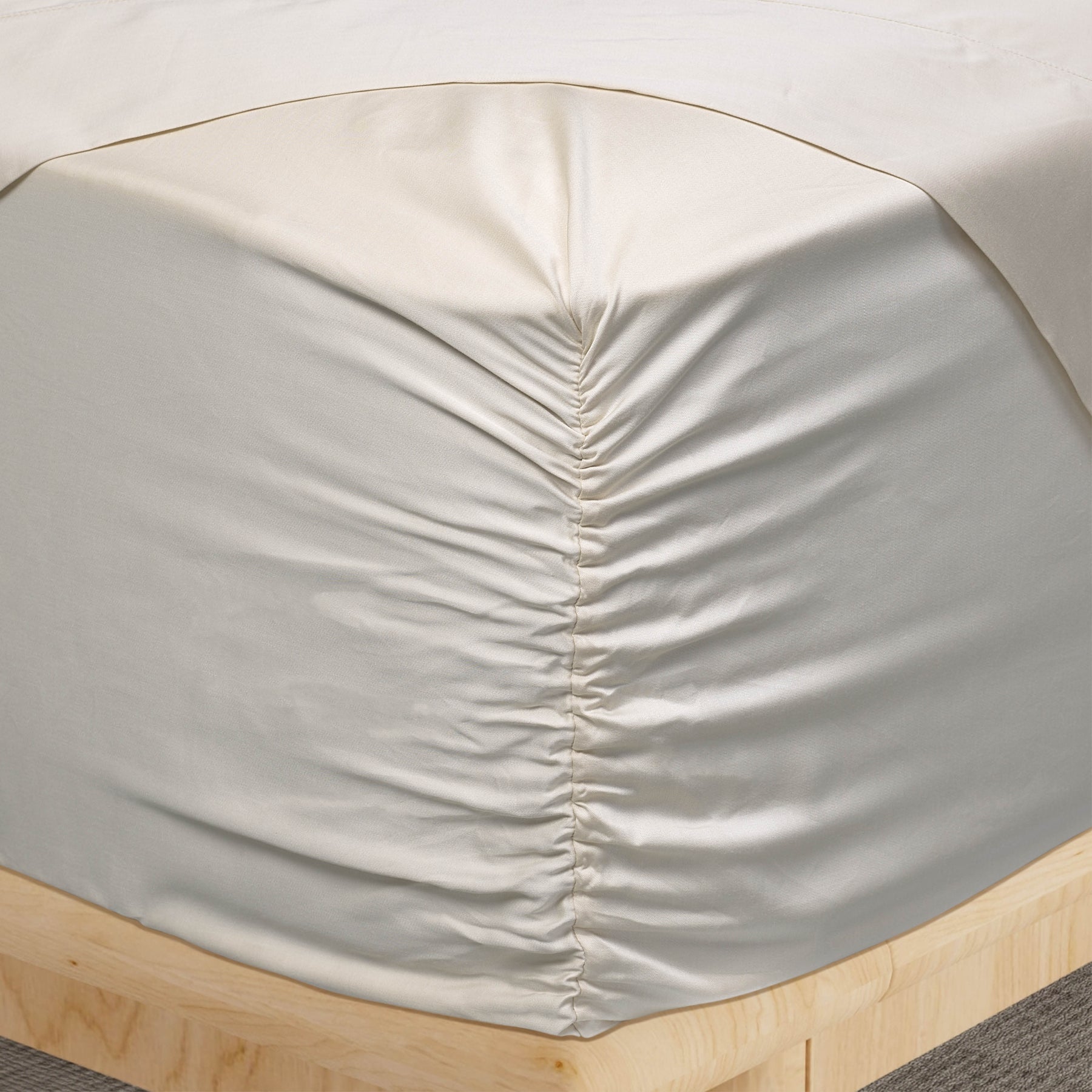 Image of a corner of an Ivory Recovery Viscose fitted sheet showcasing the Precision-Fit® Corner