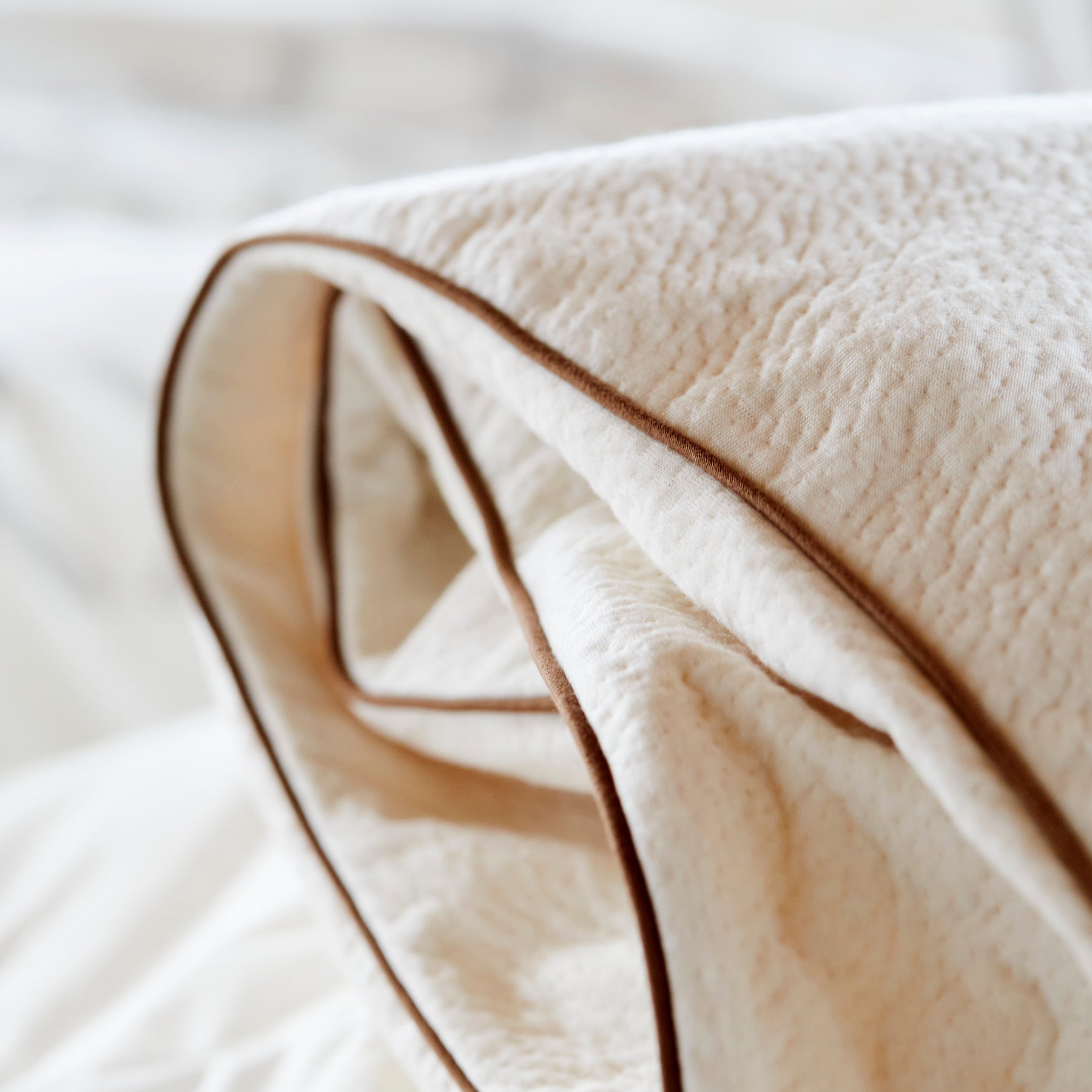 Close-up image of the brown piping on the edge of the Signature Mattress Protector